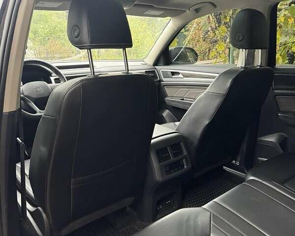 Черный Фольксваген Atlas, объемом двигателя 3.6 л и пробегом 94 тыс. км за 33000 $, фото 4 на Automoto.ua