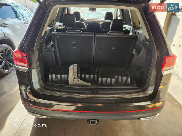 Черный Фольксваген Atlas, объемом двигателя 3.6 л и пробегом 68 тыс. км за 17950 $, фото 6 на Automoto.ua