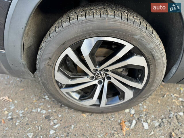 Черный Фольксваген Atlas, объемом двигателя 3.6 л и пробегом 94 тыс. км за 18600 $, фото 4 на Automoto.ua