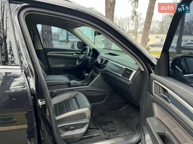 Чорний Фольксваген Atlas, об'ємом двигуна 3.6 л та пробігом 66 тис. км за 33200 $, фото 10 на Automoto.ua
