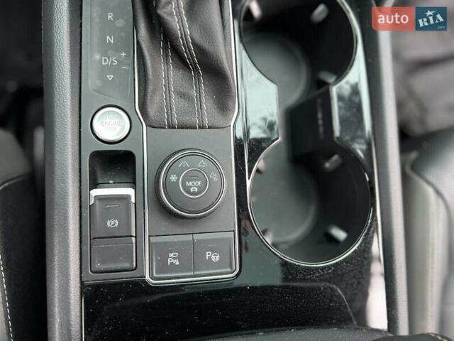 Чорний Фольксваген Atlas, об'ємом двигуна 3.6 л та пробігом 66 тис. км за 33200 $, фото 18 на Automoto.ua