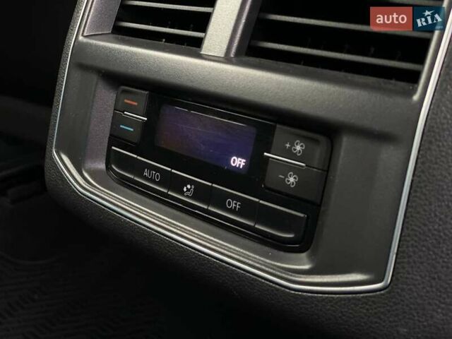 Красный Фольксваген Atlas, объемом двигателя 3.6 л и пробегом 98 тыс. км за 22900 $, фото 16 на Automoto.ua