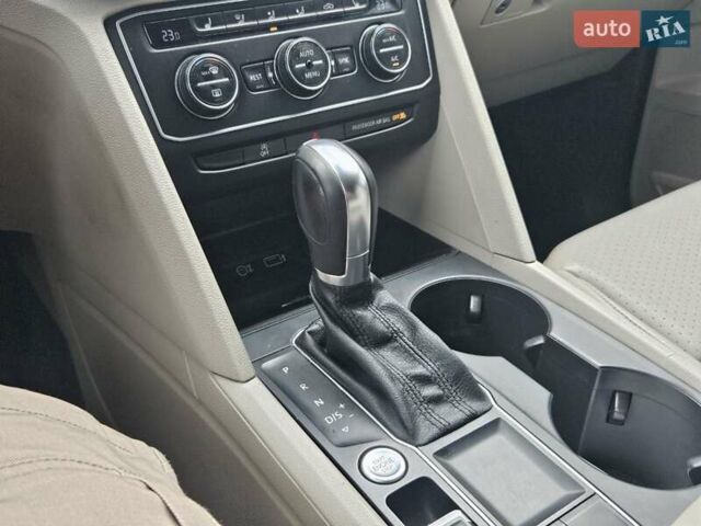 Червоний Фольксваген Atlas, об'ємом двигуна 3.6 л та пробігом 140 тис. км за 17500 $, фото 11 на Automoto.ua