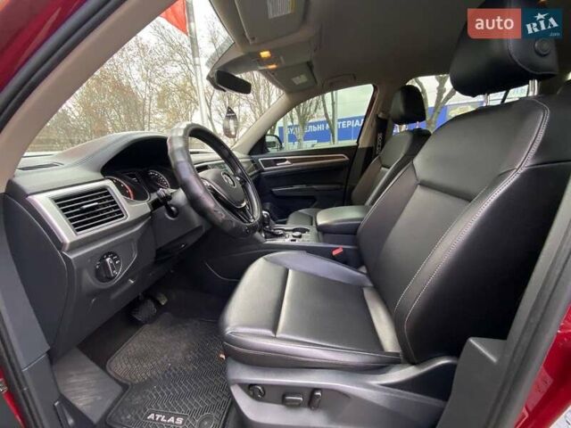 Красный Фольксваген Atlas, объемом двигателя 3.6 л и пробегом 98 тыс. км за 22900 $, фото 10 на Automoto.ua