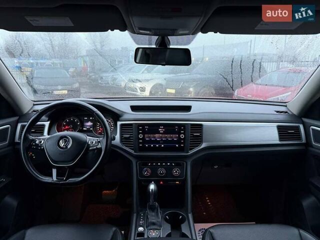 Красный Фольксваген Atlas, объемом двигателя 3.6 л и пробегом 98 тыс. км за 19500 $, фото 10 на Automoto.ua