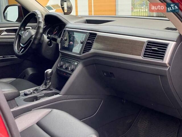 Красный Фольксваген Atlas, объемом двигателя 3.6 л и пробегом 98 тыс. км за 22900 $, фото 12 на Automoto.ua