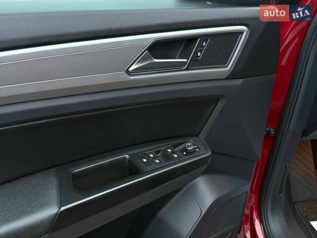 Красный Фольксваген Atlas, объемом двигателя 3.6 л и пробегом 98 тыс. км за 19500 $, фото 8 на Automoto.ua