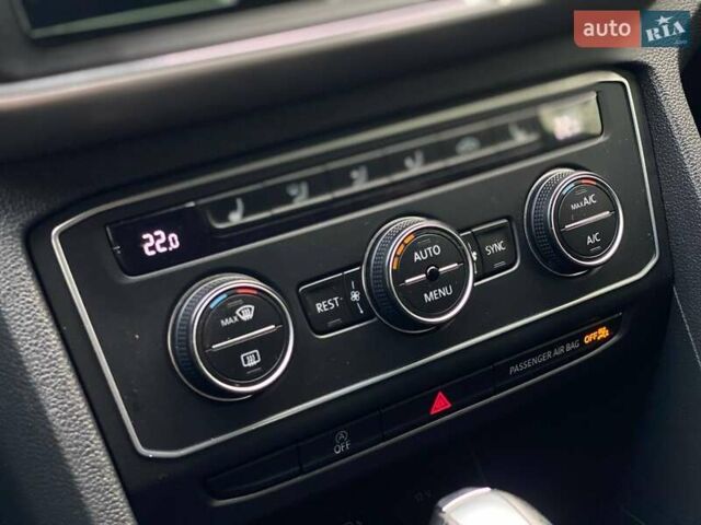 Красный Фольксваген Atlas, объемом двигателя 3.6 л и пробегом 98 тыс. км за 22900 $, фото 19 на Automoto.ua