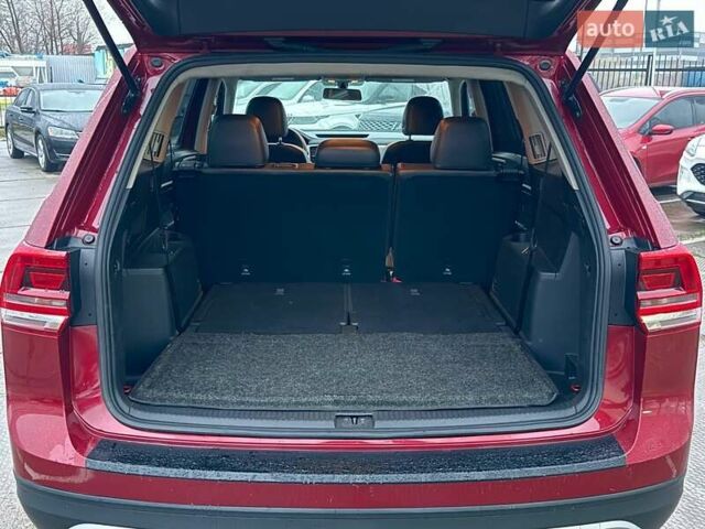 Красный Фольксваген Atlas, объемом двигателя 3.6 л и пробегом 98 тыс. км за 19500 $, фото 23 на Automoto.ua