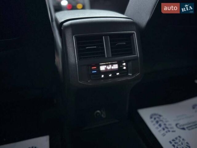 Красный Фольксваген Atlas, объемом двигателя 3.6 л и пробегом 98 тыс. км за 19500 $, фото 19 на Automoto.ua