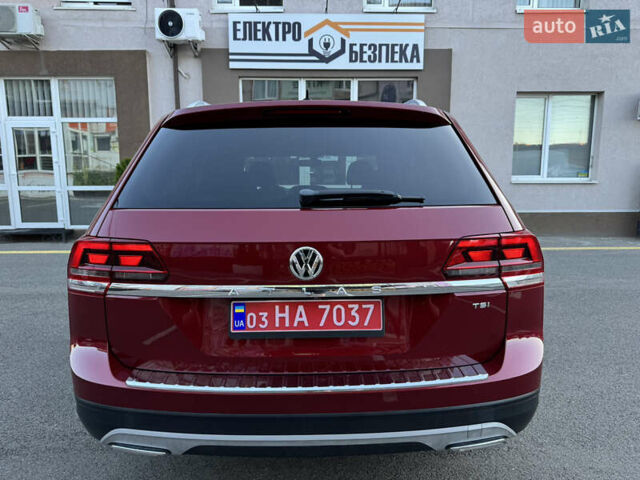 Красный Фольксваген Atlas, объемом двигателя 2 л и пробегом 183 тыс. км за 16900 $, фото 102 на Automoto.ua