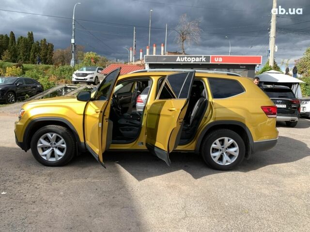 Желтый Фольксваген Atlas, объемом двигателя 3.6 л и пробегом 122 тыс. км за 27290 $, фото 19 на Automoto.ua