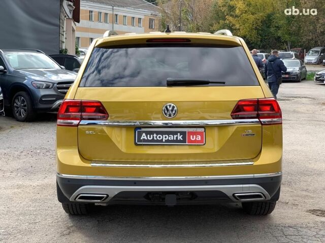 Желтый Фольксваген Atlas, объемом двигателя 3.6 л и пробегом 122 тыс. км за 27290 $, фото 5 на Automoto.ua