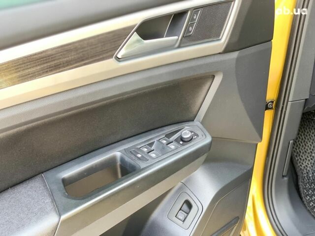 Желтый Фольксваген Atlas, объемом двигателя 3.6 л и пробегом 122 тыс. км за 27290 $, фото 27 на Automoto.ua