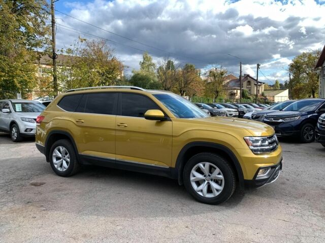 Желтый Фольксваген Atlas, объемом двигателя 3.6 л и пробегом 122 тыс. км за 27290 $, фото 3 на Automoto.ua