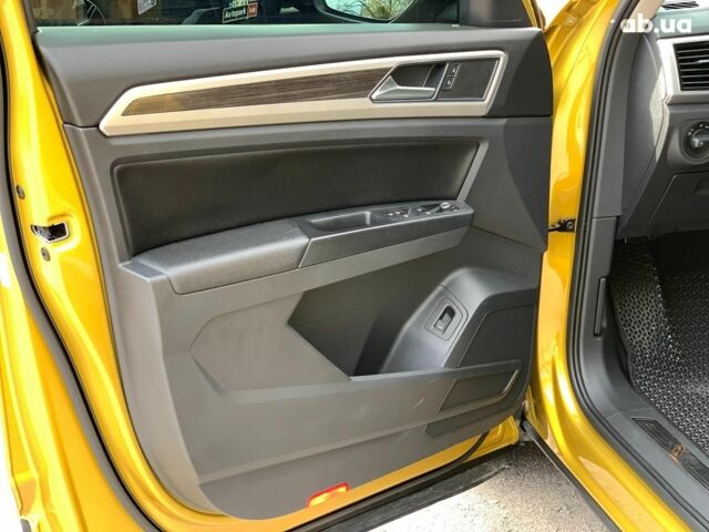 Желтый Фольксваген Atlas, объемом двигателя 3.6 л и пробегом 122 тыс. км за 27290 $, фото 26 на Automoto.ua