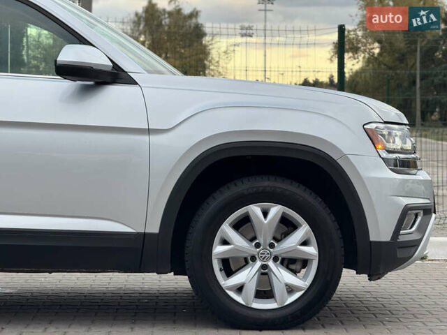 Серый Фольксваген Atlas, объемом двигателя 3.6 л и пробегом 129 тыс. км за 21900 $, фото 13 на Automoto.ua