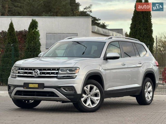 Серый Фольксваген Atlas, объемом двигателя 3.6 л и пробегом 129 тыс. км за 21900 $, фото 1 на Automoto.ua