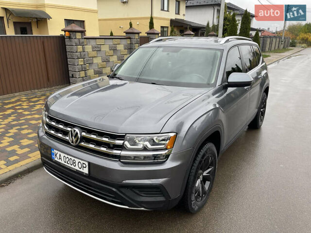 Серый Фольксваген Atlas, объемом двигателя 3.6 л и пробегом 74 тыс. км за 18999 $, фото 3 на Automoto.ua