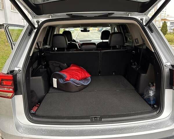 Сірий Фольксваген Atlas, об'ємом двигуна 3.6 л та пробігом 100 тис. км за 25000 $, фото 10 на Automoto.ua