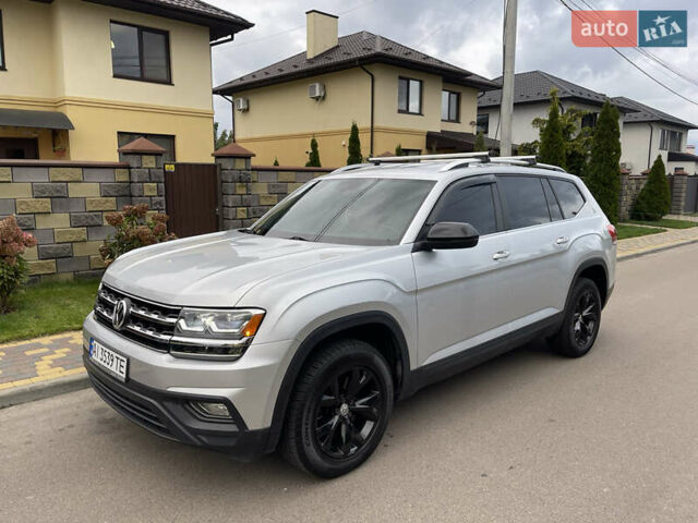 Серый Фольксваген Atlas, объемом двигателя 3.6 л и пробегом 87 тыс. км за 22900 $, фото 2 на Automoto.ua