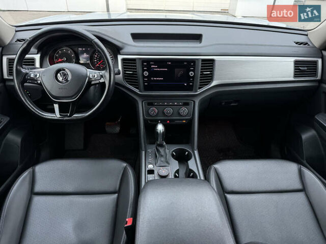 Серый Фольксваген Atlas, объемом двигателя 3.6 л и пробегом 129 тыс. км за 21900 $, фото 22 на Automoto.ua