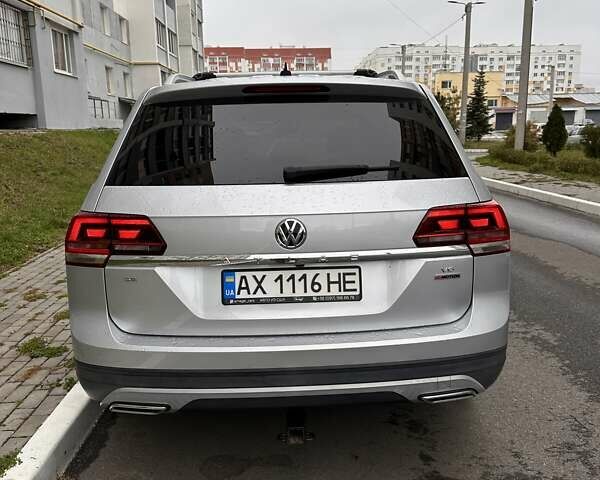 Сірий Фольксваген Atlas, об'ємом двигуна 3.6 л та пробігом 100 тис. км за 25000 $, фото 2 на Automoto.ua