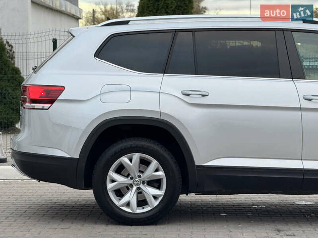 Серый Фольксваген Atlas, объемом двигателя 3.6 л и пробегом 129 тыс. км за 21900 $, фото 14 на Automoto.ua