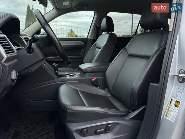 Серый Фольксваген Atlas, объемом двигателя 3.6 л и пробегом 129 тыс. км за 21900 $, фото 32 на Automoto.ua