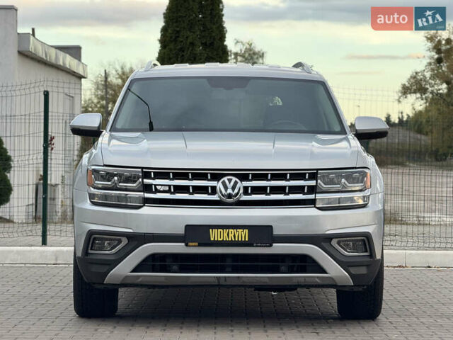 Серый Фольксваген Atlas, объемом двигателя 3.6 л и пробегом 129 тыс. км за 21900 $, фото 2 на Automoto.ua