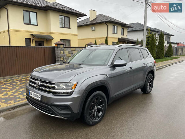 Серый Фольксваген Atlas, объемом двигателя 3.6 л и пробегом 74 тыс. км за 18999 $, фото 2 на Automoto.ua