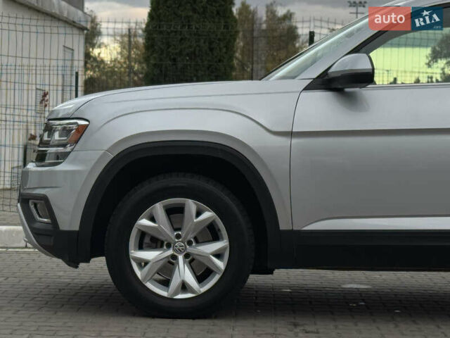 Серый Фольксваген Atlas, объемом двигателя 3.6 л и пробегом 129 тыс. км за 21900 $, фото 19 на Automoto.ua