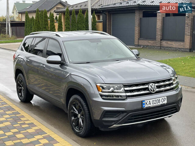 Серый Фольксваген Atlas, объемом двигателя 3.6 л и пробегом 74 тыс. км за 18999 $, фото 1 на Automoto.ua