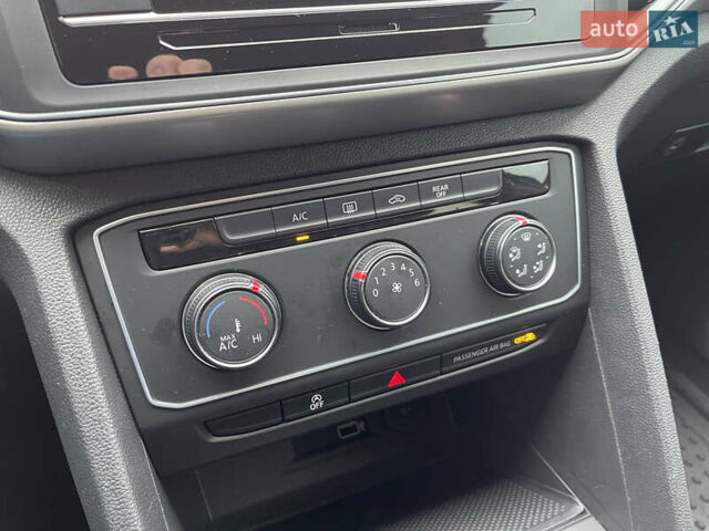 Серый Фольксваген Atlas, объемом двигателя 3.6 л и пробегом 74 тыс. км за 18999 $, фото 54 на Automoto.ua