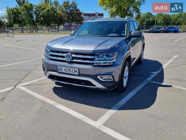 Серый Фольксваген Atlas, объемом двигателя 3.6 л и пробегом 250 тыс. км за 18000 $, фото 1 на Automoto.ua