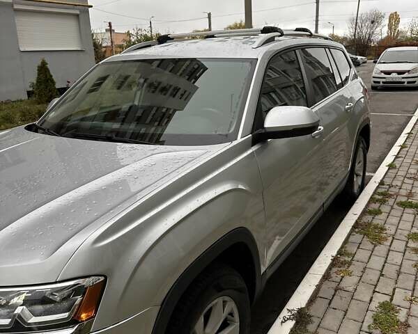 Сірий Фольксваген Atlas, об'ємом двигуна 3.6 л та пробігом 100 тис. км за 25000 $, фото 1 на Automoto.ua