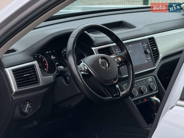 Серый Фольксваген Atlas, объемом двигателя 3.6 л и пробегом 129 тыс. км за 21900 $, фото 21 на Automoto.ua