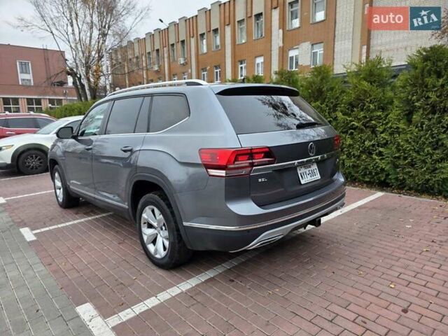 Серый Фольксваген Atlas, объемом двигателя 3.6 л и пробегом 132 тыс. км за 21000 $, фото 2 на Automoto.ua