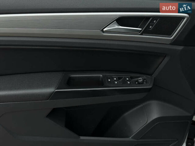 Серый Фольксваген Atlas, объемом двигателя 3.6 л и пробегом 129 тыс. км за 21900 $, фото 31 на Automoto.ua