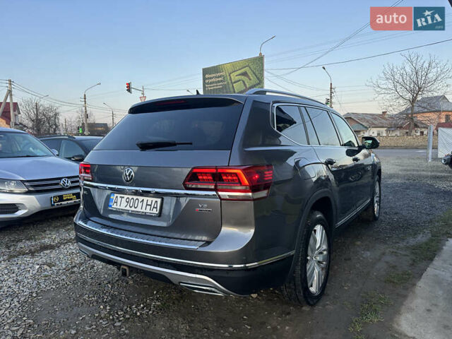 Серый Фольксваген Atlas, объемом двигателя 3.6 л и пробегом 143 тыс. км за 24300 $, фото 4 на Automoto.ua