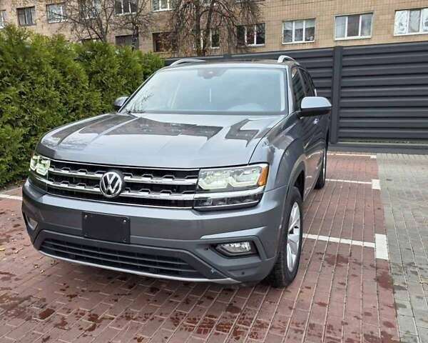 Серый Фольксваген Atlas, объемом двигателя 3.6 л и пробегом 132 тыс. км за 21000 $, фото 4 на Automoto.ua