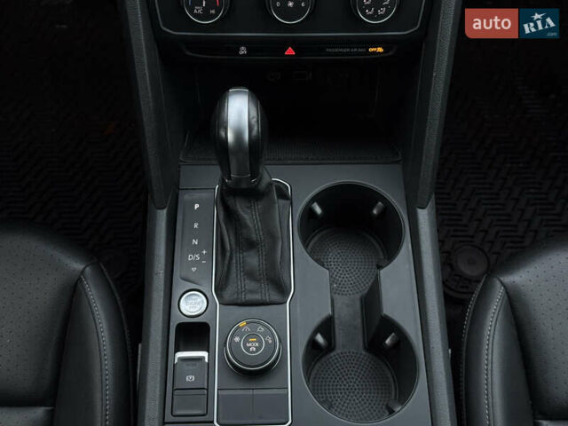 Серый Фольксваген Atlas, объемом двигателя 3.6 л и пробегом 129 тыс. км за 21900 $, фото 30 на Automoto.ua