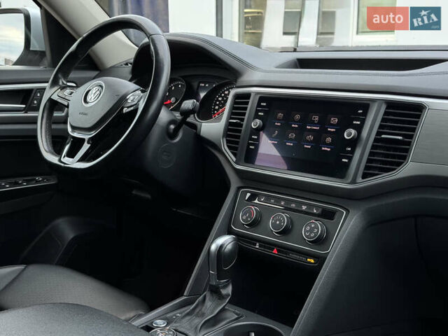 Серый Фольксваген Atlas, объемом двигателя 3.6 л и пробегом 129 тыс. км за 20350 $, фото 25 на Automoto.ua