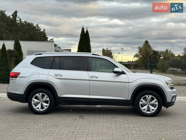 Серый Фольксваген Atlas, объемом двигателя 3.6 л и пробегом 129 тыс. км за 21900 $, фото 5 на Automoto.ua