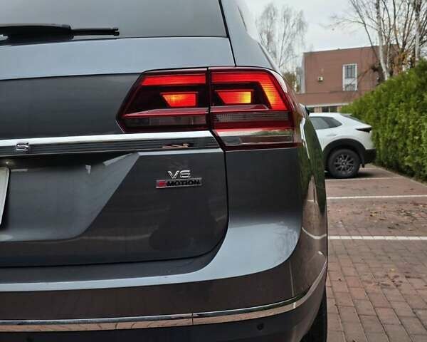 Серый Фольксваген Atlas, объемом двигателя 3.6 л и пробегом 132 тыс. км за 21000 $, фото 5 на Automoto.ua