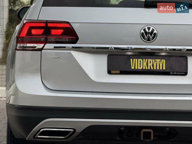 Серый Фольксваген Atlas, объемом двигателя 3.6 л и пробегом 129 тыс. км за 21900 $, фото 17 на Automoto.ua