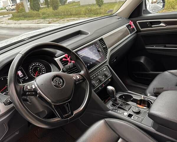 Сірий Фольксваген Atlas, об'ємом двигуна 3.6 л та пробігом 100 тис. км за 25000 $, фото 6 на Automoto.ua