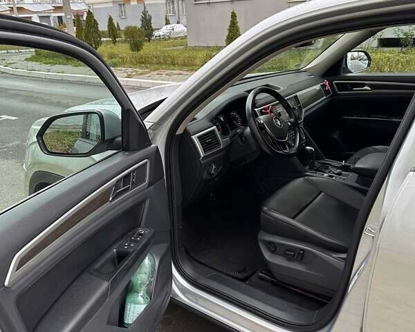 Сірий Фольксваген Atlas, об'ємом двигуна 3.6 л та пробігом 100 тис. км за 25000 $, фото 7 на Automoto.ua