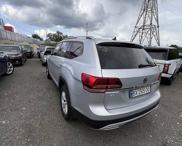 Серый Фольксваген Atlas, объемом двигателя 3.6 л и пробегом 90 тыс. км за 22500 $, фото 5 на Automoto.ua