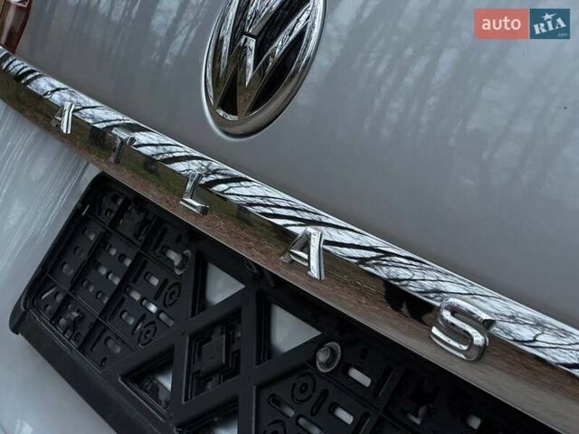 Серый Фольксваген Atlas, объемом двигателя 3.6 л и пробегом 145 тыс. км за 20500 $, фото 20 на Automoto.ua